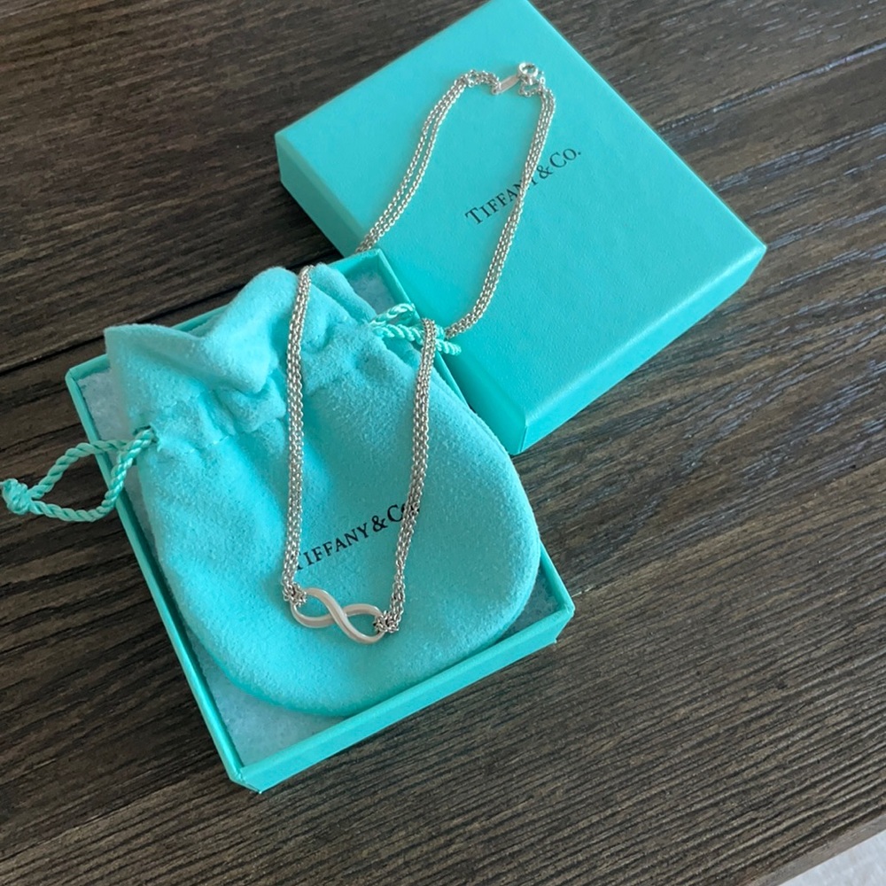 Tiffany & Co infinity pendant